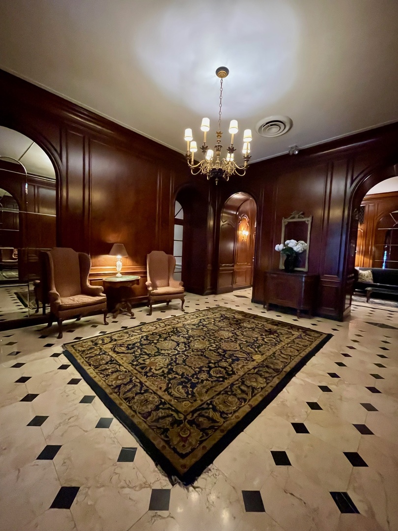 2000 N LINCOLN PARK WEST 1010