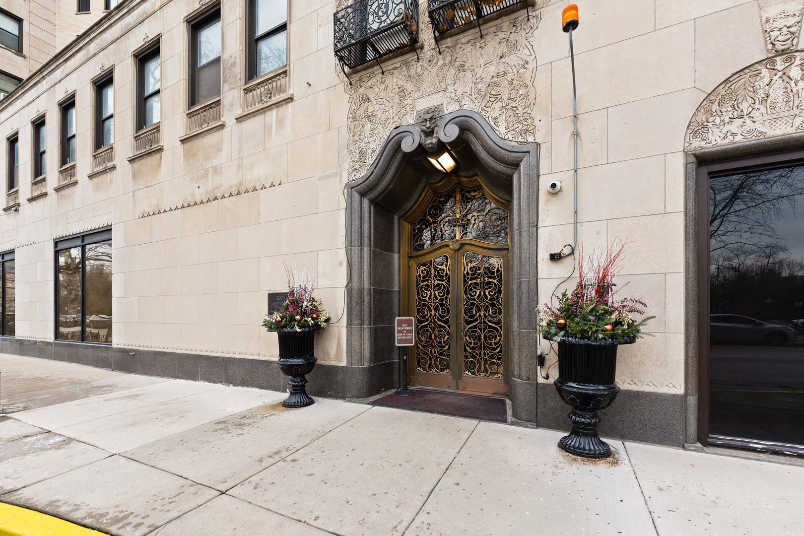 2000 N LINCOLN PARK WEST 1010