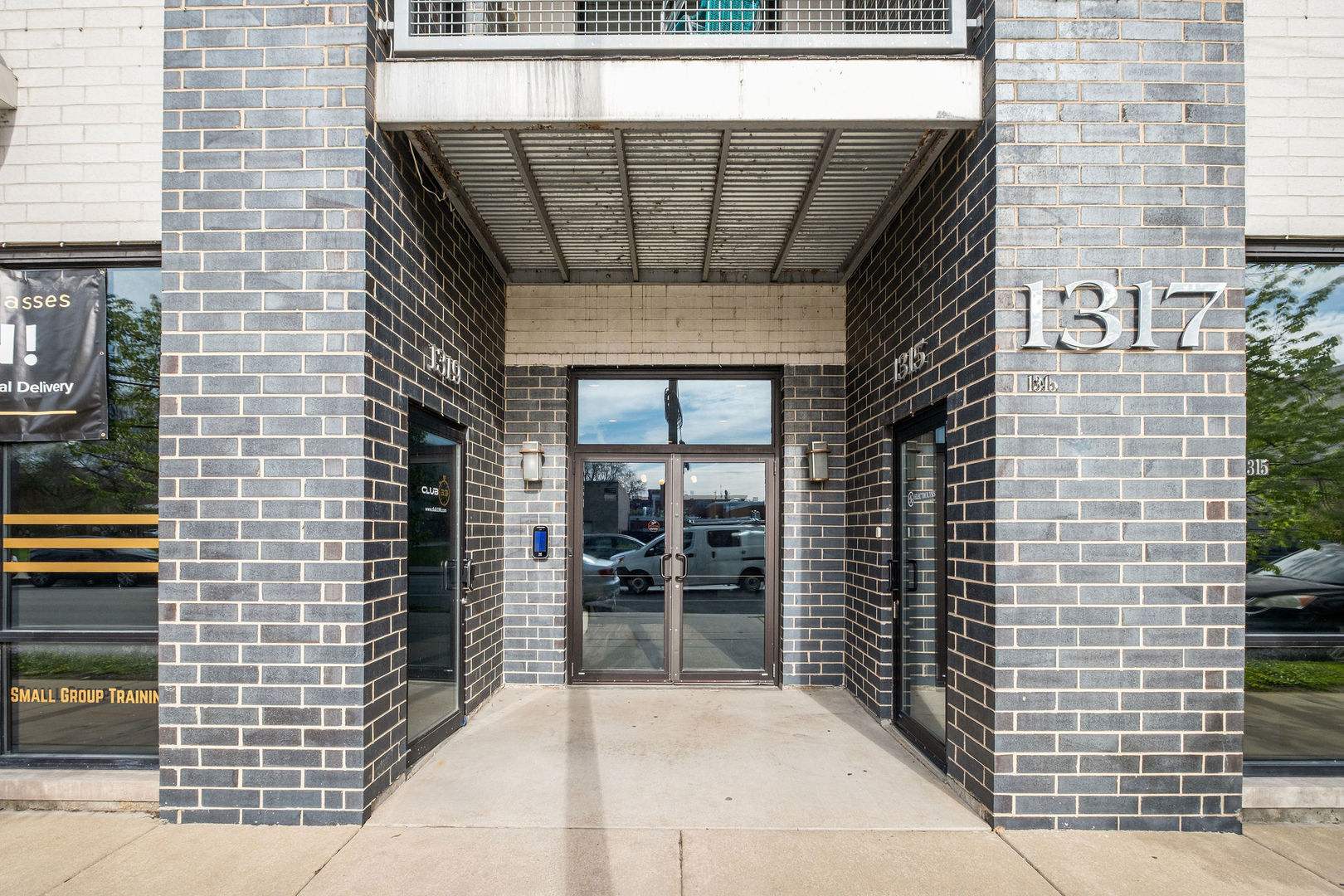 1317 N Larrabee Street 402