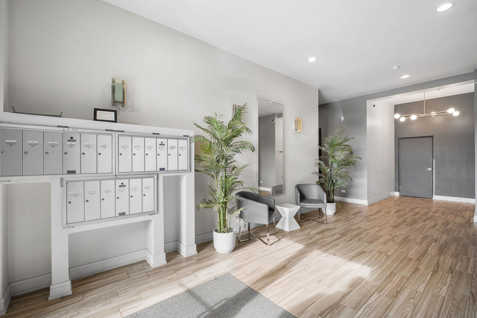 1317 N Larrabee Street 402