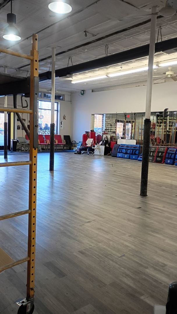 3596 N Milwaukee Avenue