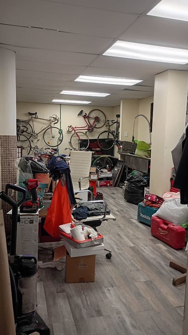 3596 N Milwaukee Avenue