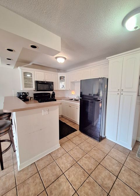 Tiny photo for 2211 S Stewart Avenue #4A, Lombard, IL 60148 (MLS # 12595401)