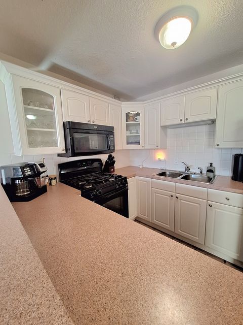 Tiny photo for 2211 S Stewart Avenue #4A, Lombard, IL 60148 (MLS # 12595401)