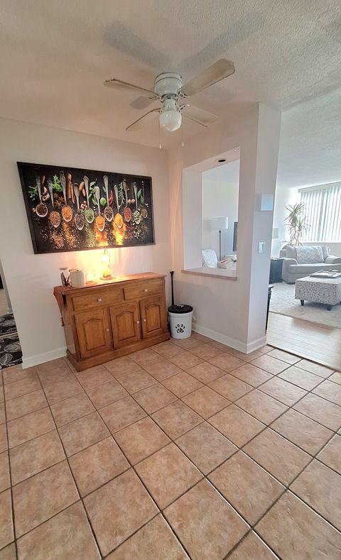 Tiny photo for 2211 S Stewart Avenue #4A, Lombard, IL 60148 (MLS # 12595401)