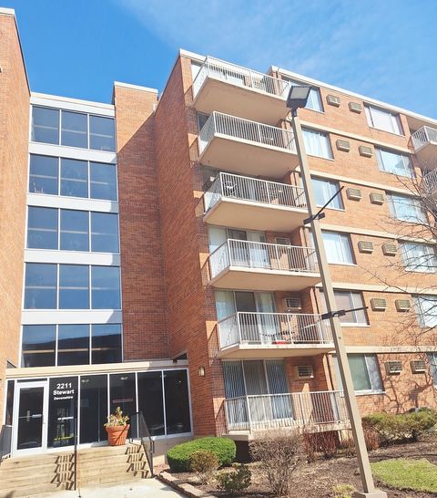 Tiny photo for 2211 S Stewart Avenue #4A, Lombard, IL 60148 (MLS # 12595401)