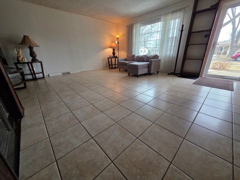 Tiny photo for 2201 Kingfisher Lane, Rolling Meadows, IL 60008 (MLS # 12559397)