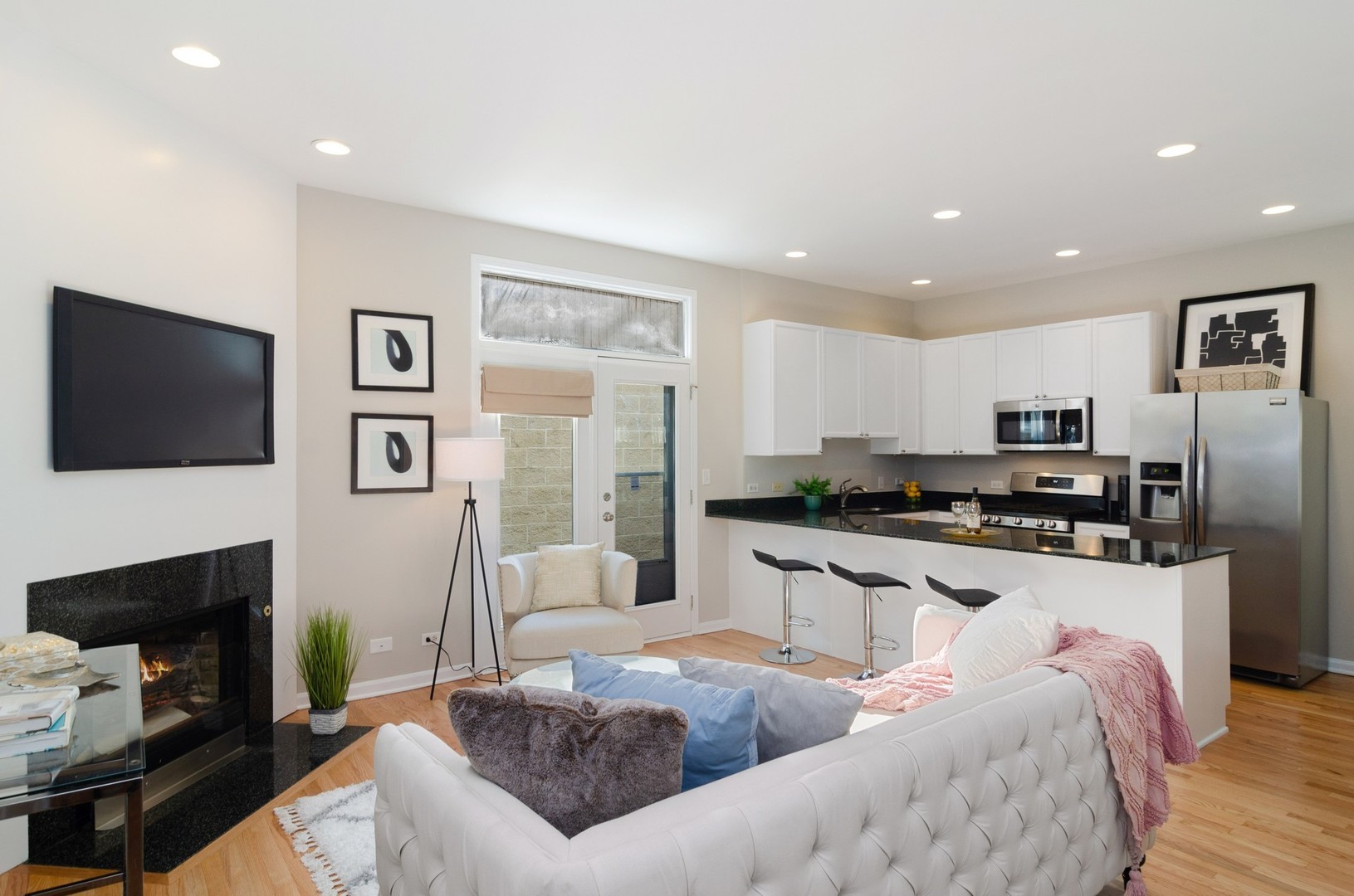 1547 W GEORGE Street 3