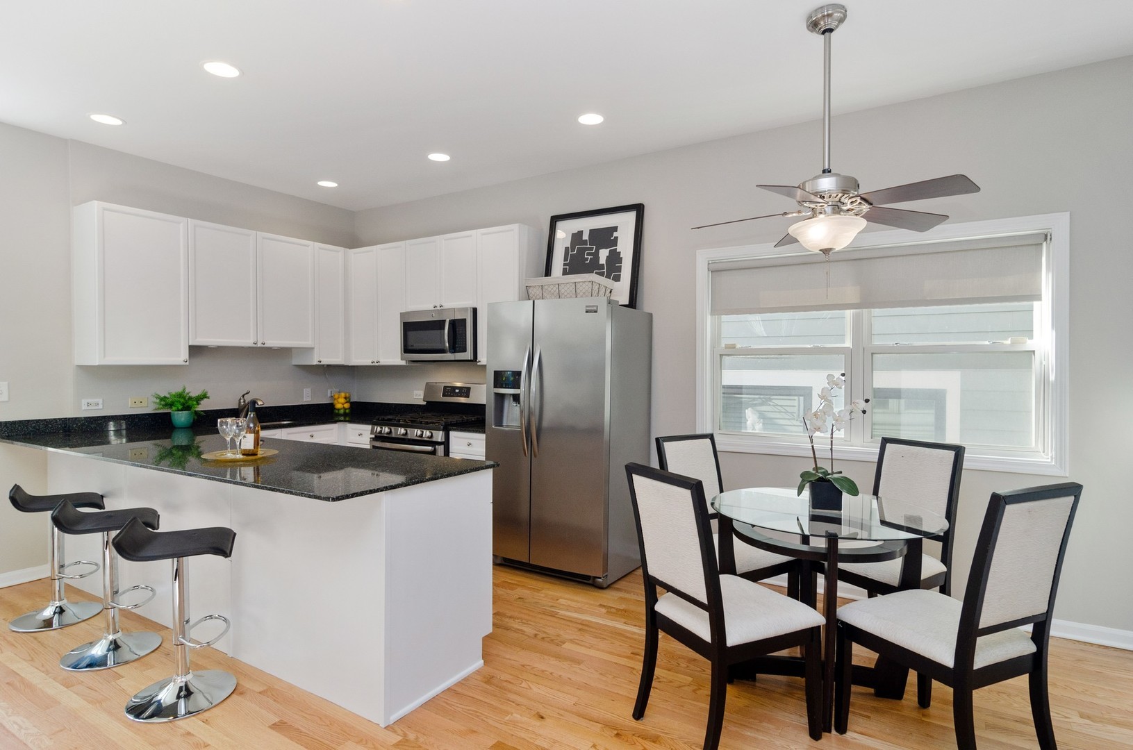 1547 W GEORGE Street 3