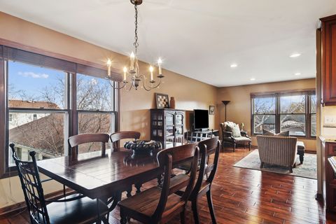 Tiny photo for 15 Newtown Court E, Buffalo Grove, IL 60089 (MLS # 12574457)