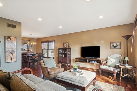 Tiny photo for 15 Newtown Court E, Buffalo Grove, IL 60089 (MLS # 12574457)