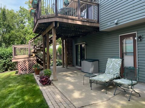 Tiny photo for 15 Newtown Court E, Buffalo Grove, IL 60089 (MLS # 12574457)