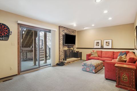 Tiny photo for 15 Newtown Court E, Buffalo Grove, IL 60089 (MLS # 12574457)