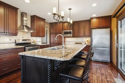 Tiny photo for 15 Newtown Court E, Buffalo Grove, IL 60089 (MLS # 12574457)