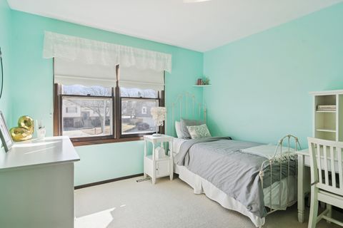 Tiny photo for 15 Newtown Court E, Buffalo Grove, IL 60089 (MLS # 12574457)