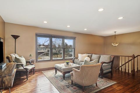 Tiny photo for 15 Newtown Court E, Buffalo Grove, IL 60089 (MLS # 12574457)