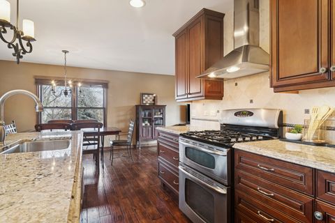 Tiny photo for 15 Newtown Court E, Buffalo Grove, IL 60089 (MLS # 12574457)