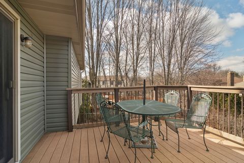 Tiny photo for 15 Newtown Court E, Buffalo Grove, IL 60089 (MLS # 12574457)