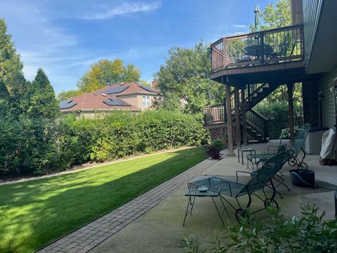 Tiny photo for 15 Newtown Court E, Buffalo Grove, IL 60089 (MLS # 12574457)