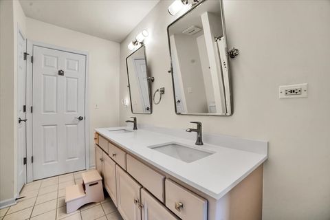 Tiny photo for 2602 Majestic Oaks Lane, St. Charles, IL 60174 (MLS # 12446072)