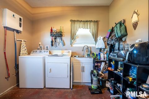 Tiny photo for 13261 CASEY Road, Marion, IL 62959 (MLS # QC4268911)