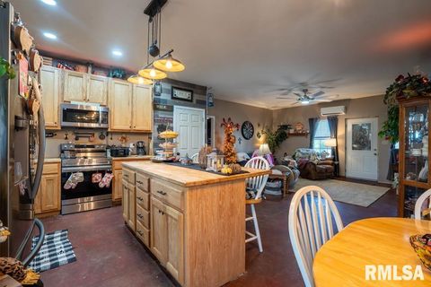 Tiny photo for 13261 CASEY Road, Marion, IL 62959 (MLS # QC4268911)