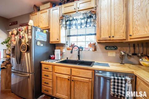 Tiny photo for 13261 CASEY Road, Marion, IL 62959 (MLS # QC4268911)