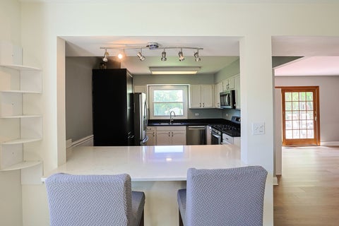 Tiny photo for 1299 W New Britton Drive, Hoffman Estates, IL 60192 (MLS # 12647366)