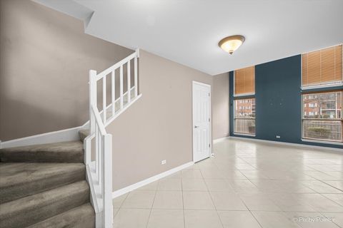 Tiny photo for 720 Legends Drive, Carol Stream, IL 60188 (MLS # 12522475)