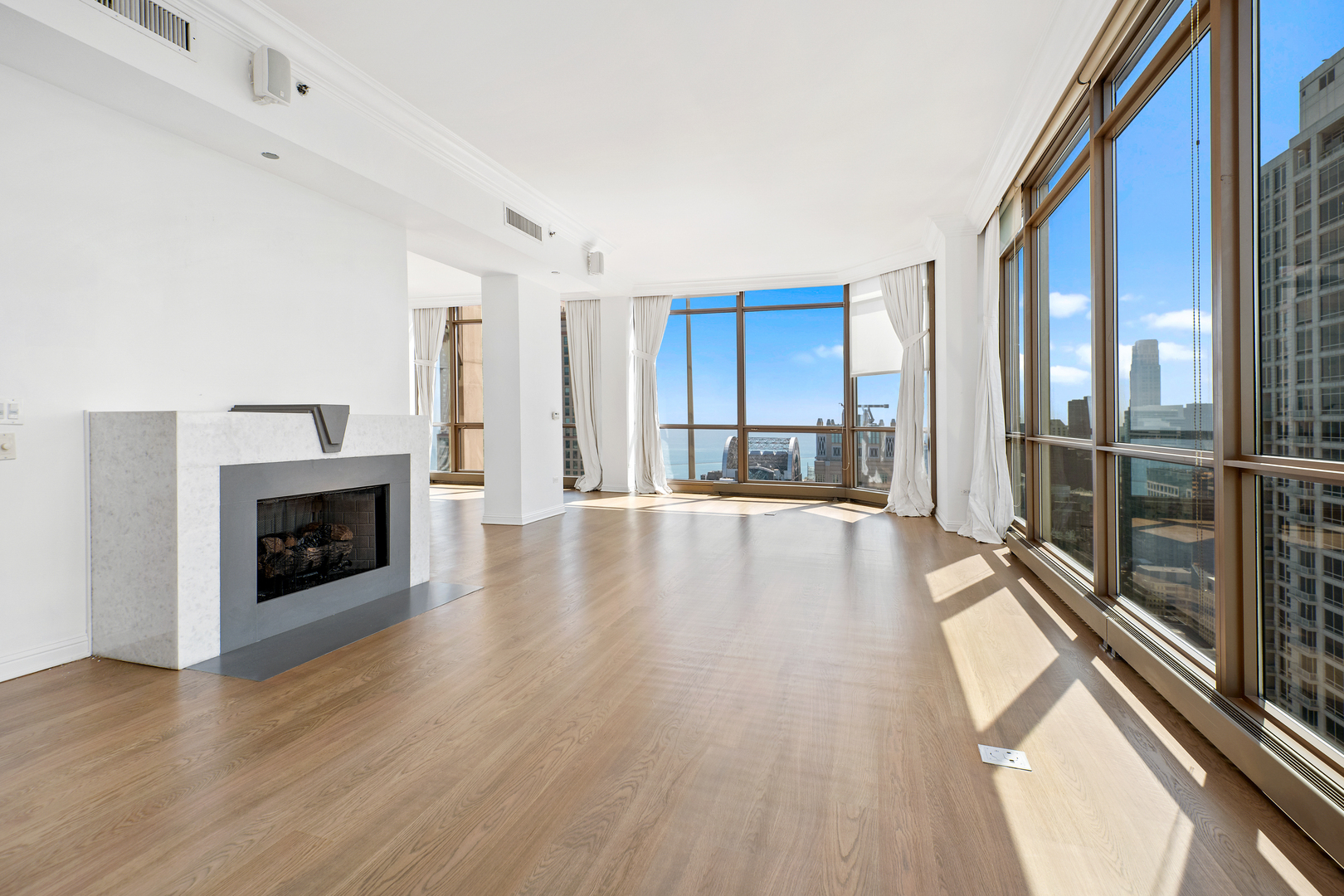 21 E Huron Street 4701