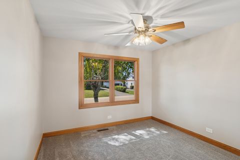 Tiny photo for 1900 Burr Oak Lane, Lindenhurst, IL 60046 (MLS # 12548479)