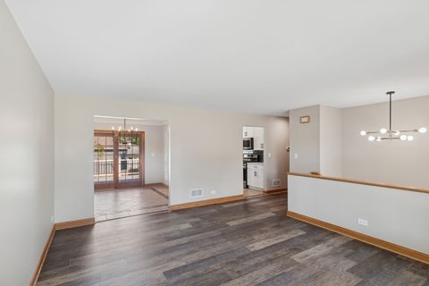 Tiny photo for 1900 Burr Oak Lane, Lindenhurst, IL 60046 (MLS # 12548479)