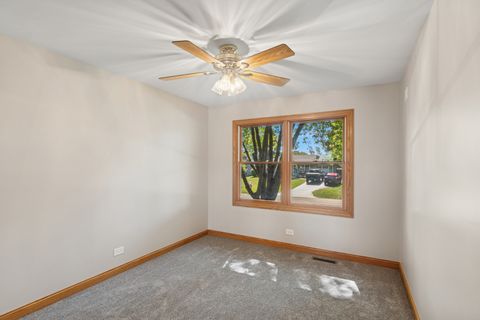 Tiny photo for 1900 Burr Oak Lane, Lindenhurst, IL 60046 (MLS # 12548479)