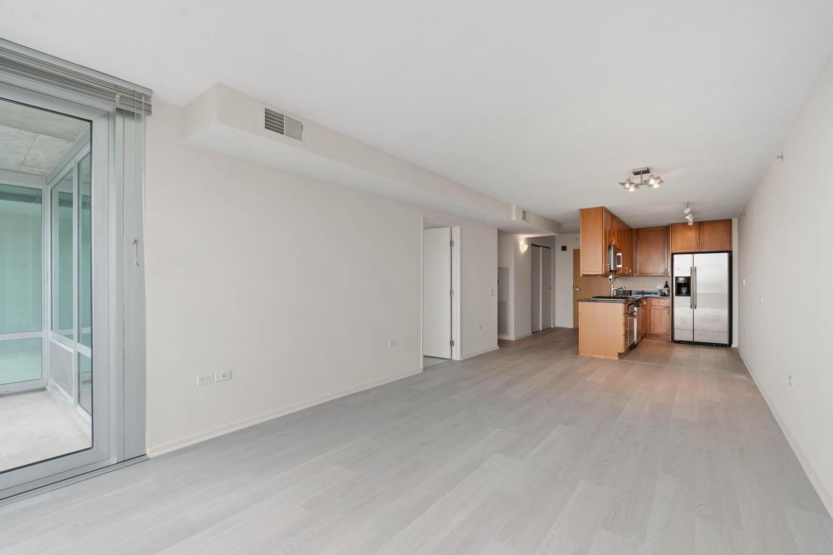 9715 Woods Drive 1505