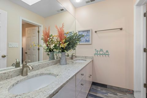 Tiny photo for 303 Auburn Avenue, Winnetka, IL 60093 (MLS # 12489979)