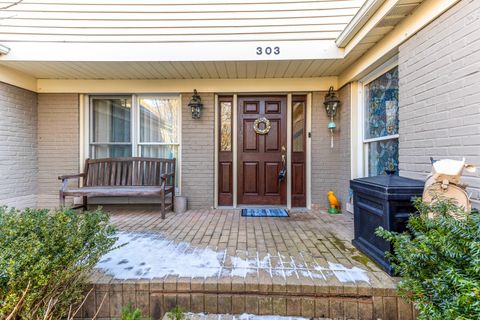 Tiny photo for 303 Auburn Avenue, Winnetka, IL 60093 (MLS # 12489979)