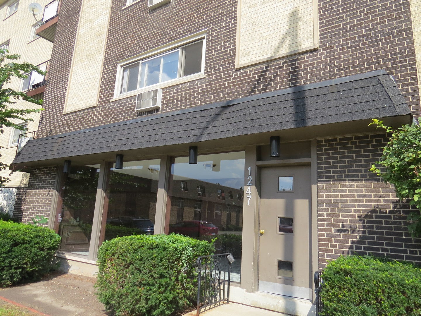 1247 S Harlem Avenue 401