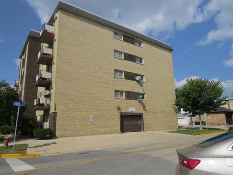 Tiny photo for 1247 S Harlem Avenue #401, Berwyn, IL 60402 (MLS # 12740614)