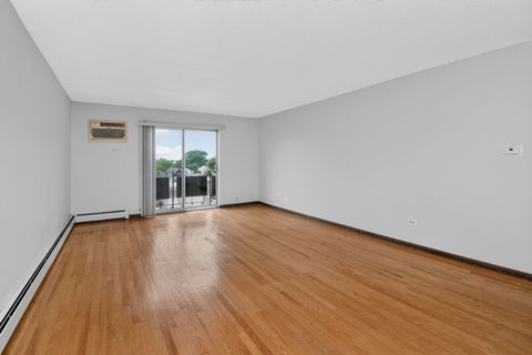 Tiny photo for 1247 S Harlem Avenue #401, Berwyn, IL 60402 (MLS # 12740614)