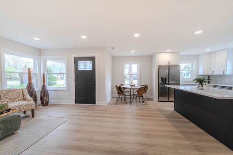 Tiny photo for 6964 W Cleveland Street, Niles, IL 60714 (MLS # 12626179)