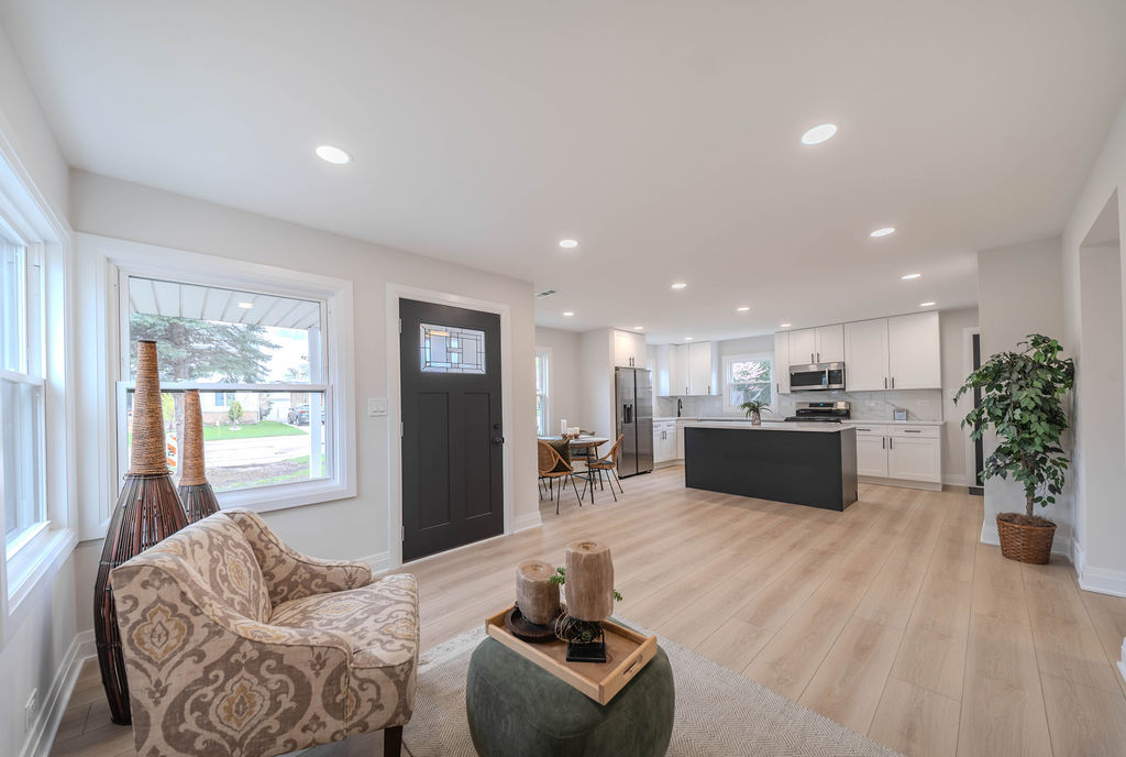 6964 W Cleveland Street