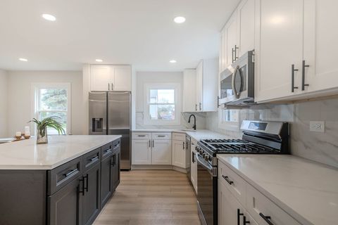 Tiny photo for 6964 W Cleveland Street, Niles, IL 60714 (MLS # 12626179)