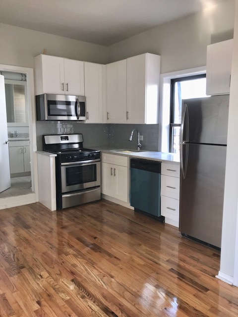 1351 W Roscoe Street 4