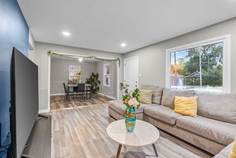 Tiny photo for 1143 Ridgeway Avenue, Aurora, IL 60506 (MLS # 12496261)