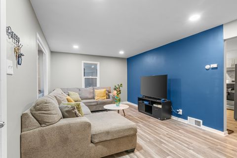 Tiny photo for 1143 Ridgeway Avenue, Aurora, IL 60506 (MLS # 12496261)