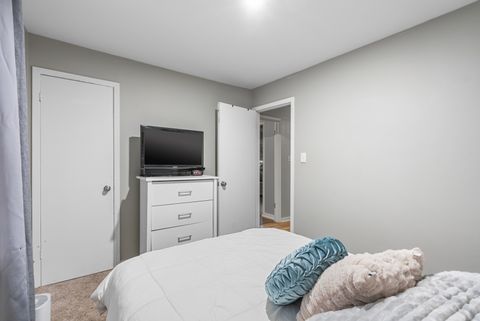 Tiny photo for 1143 Ridgeway Avenue, Aurora, IL 60506 (MLS # 12496261)