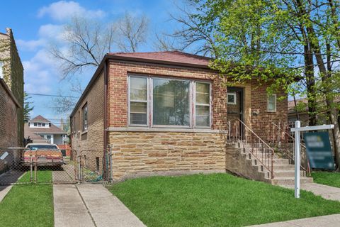 Photo of 2636 W Pratt Boulevard, Chicago, IL 60645 (MLS # 12617677)