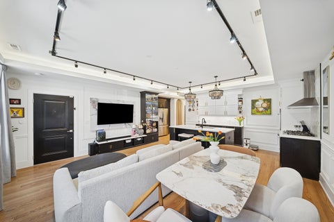 Tiny photo for 3105 S Giles Avenue #1S, Chicago, IL 60616 (MLS # 12682712)