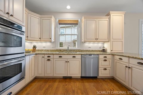 Tiny photo for 725 Kingsbrook Glen Gln, Glen Ellyn, IL 60137 (MLS # 12485263)