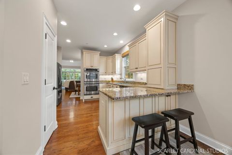 Tiny photo for 725 Kingsbrook Glen Gln, Glen Ellyn, IL 60137 (MLS # 12485263)